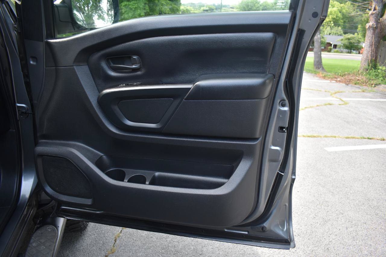 Used 2019 Nissan Titan S AWD/4WD image 22
