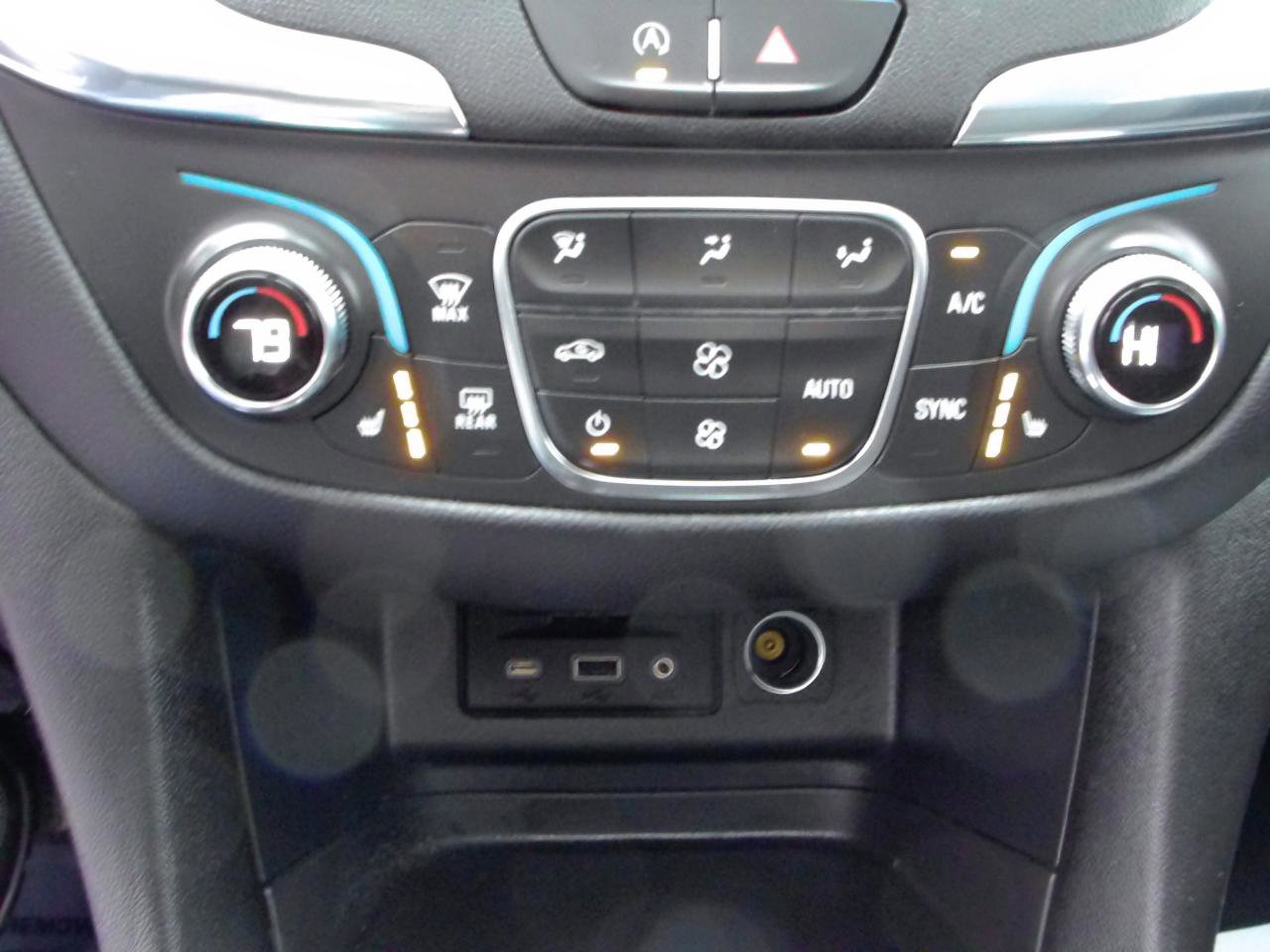 Used 2023 Chevrolet Equinox LT AWD/4WD image 22