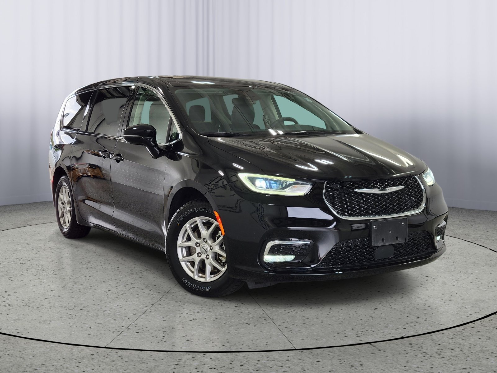 Used 2024 Chrysler Pacifica Touring-L