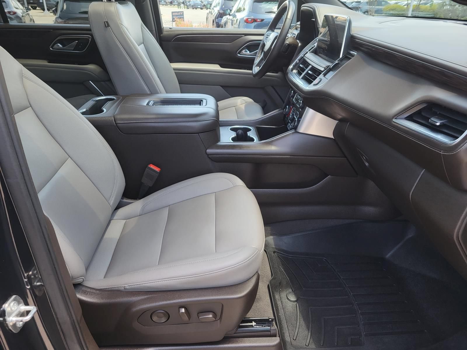 Used 2023 Chevrolet Tahoe Z71 w/ Z71 Off-Road Package AWD/4WD image 9