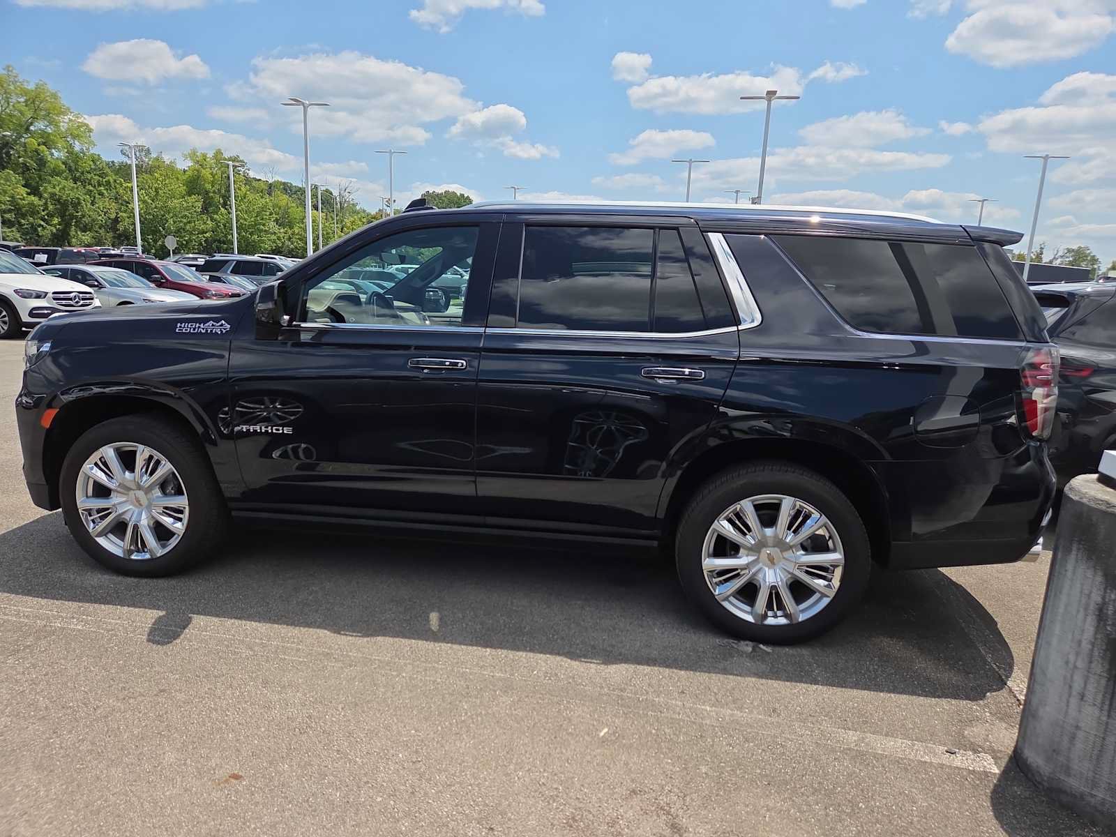 Used 2023 Chevrolet Tahoe High Country AWD/4WD image 3