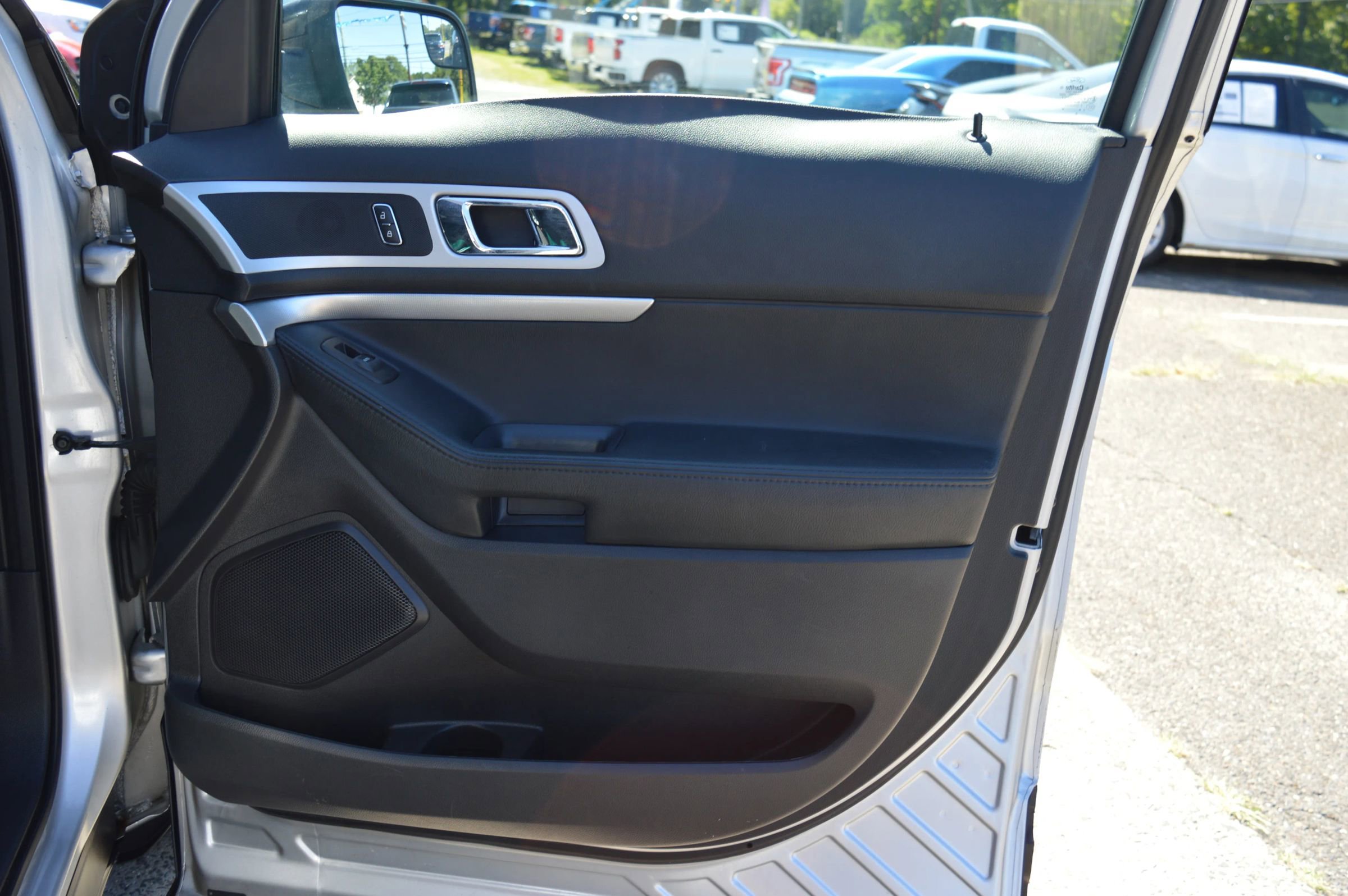 Used 2014 Ford Explorer XLT image 35