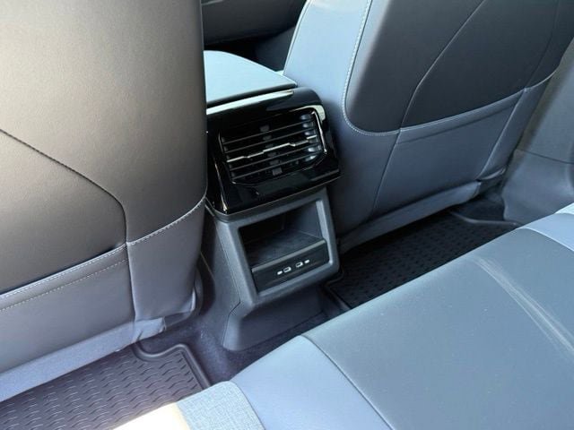 New 2026 Volkswagen ID.4 Pro AWD/4WD image 19