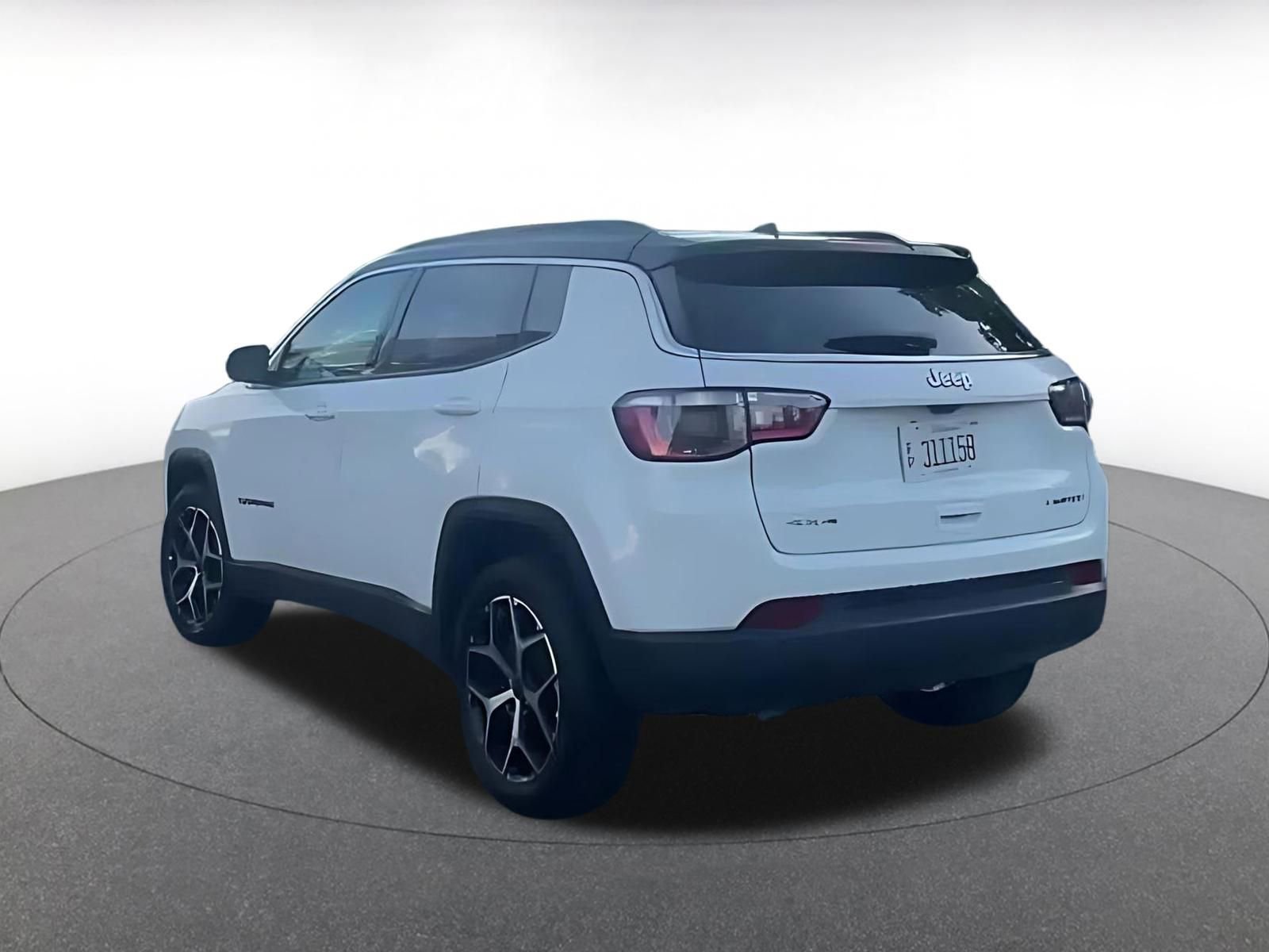 Used 2025 Jeep Compass Limited AWD/4WD image 10
