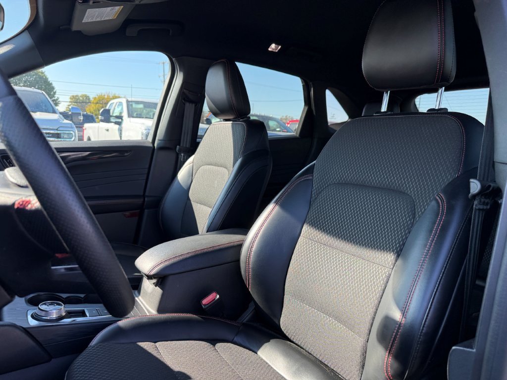 Used 2025 Ford Escape ST-Line Select AWD/4WD image 14