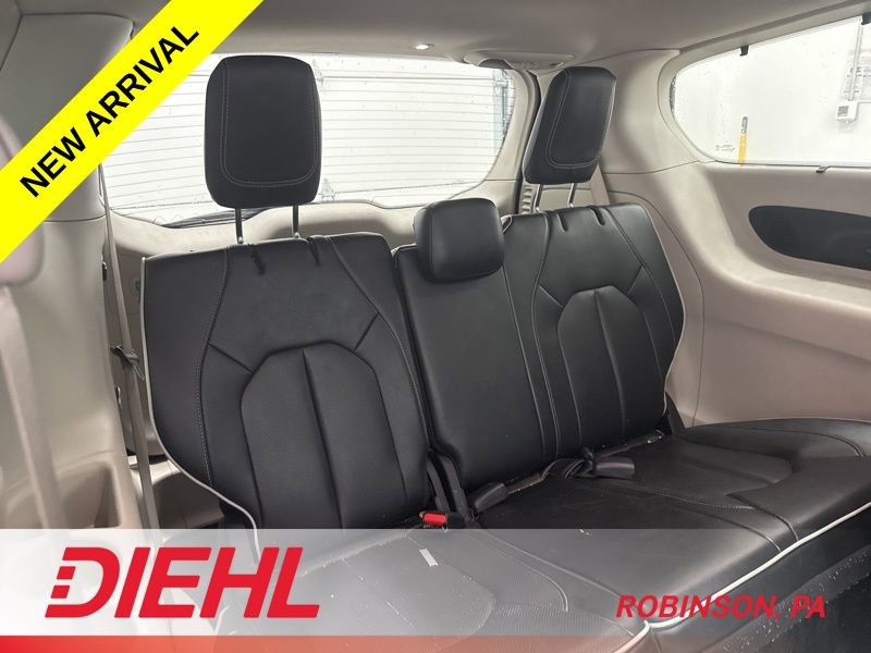 Used 2023 Chrysler Pacifica Limited w/ Uconnect Theater Family Group image 11