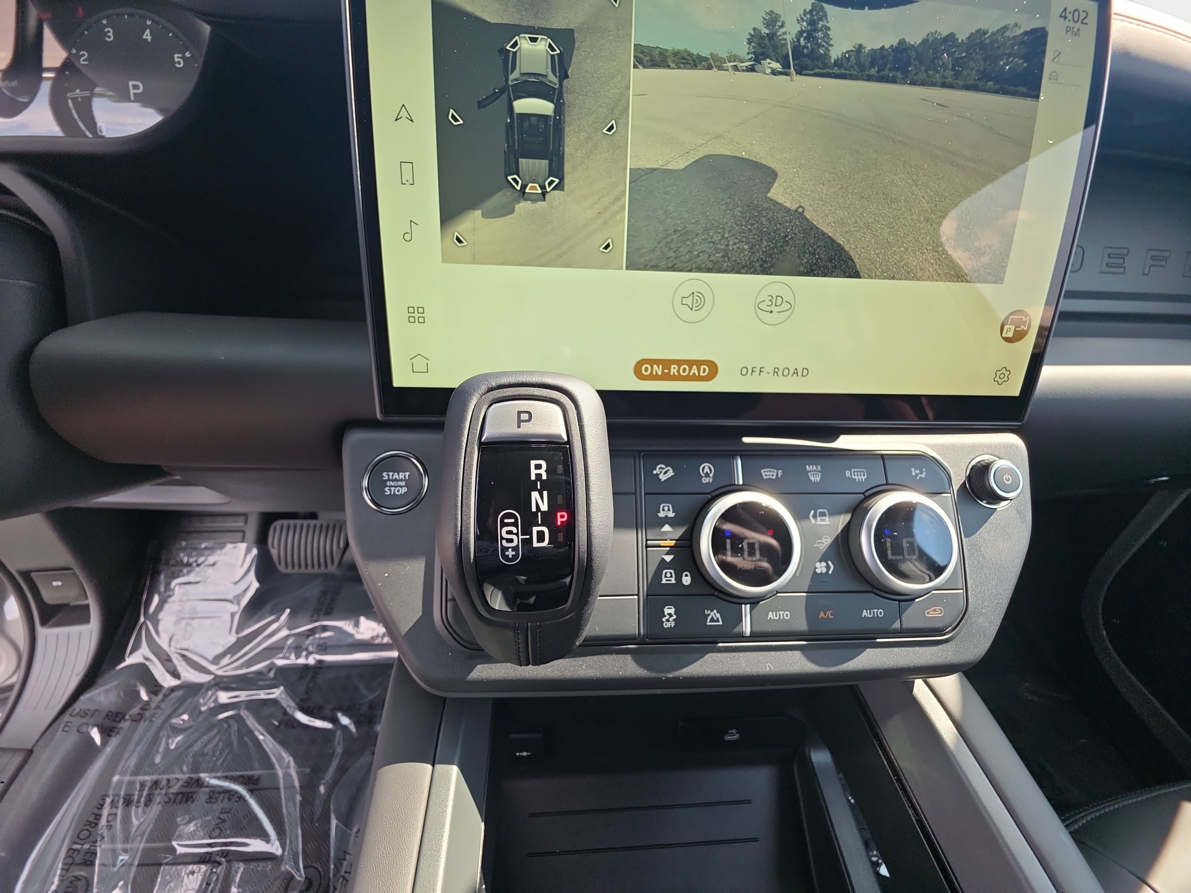 New 2026 Land Rover Defender 110 X-Dynamic SE AWD/4WD image 24