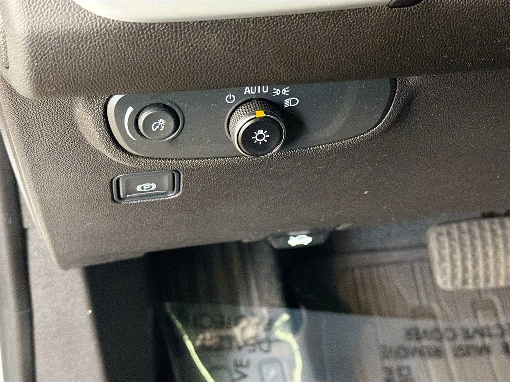 Used 2022 GMC Terrain SLE w/ Driver Convenience Package image 12