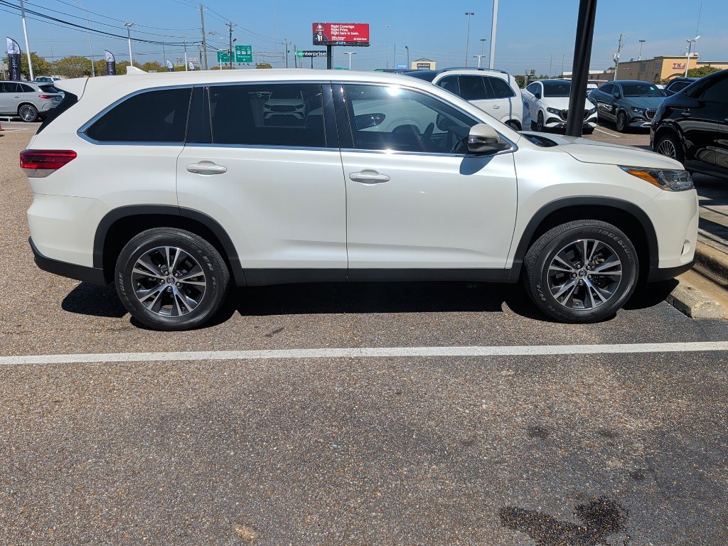 Used 2019 Toyota Highlander Plus FWD image 13