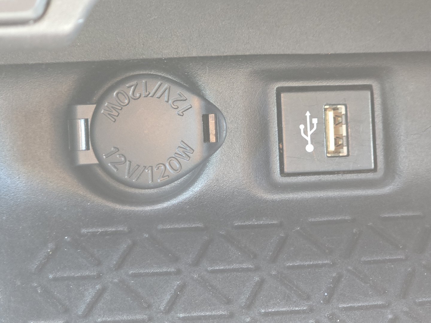 Used 2024 Toyota RAV4 XLE FWD image 7