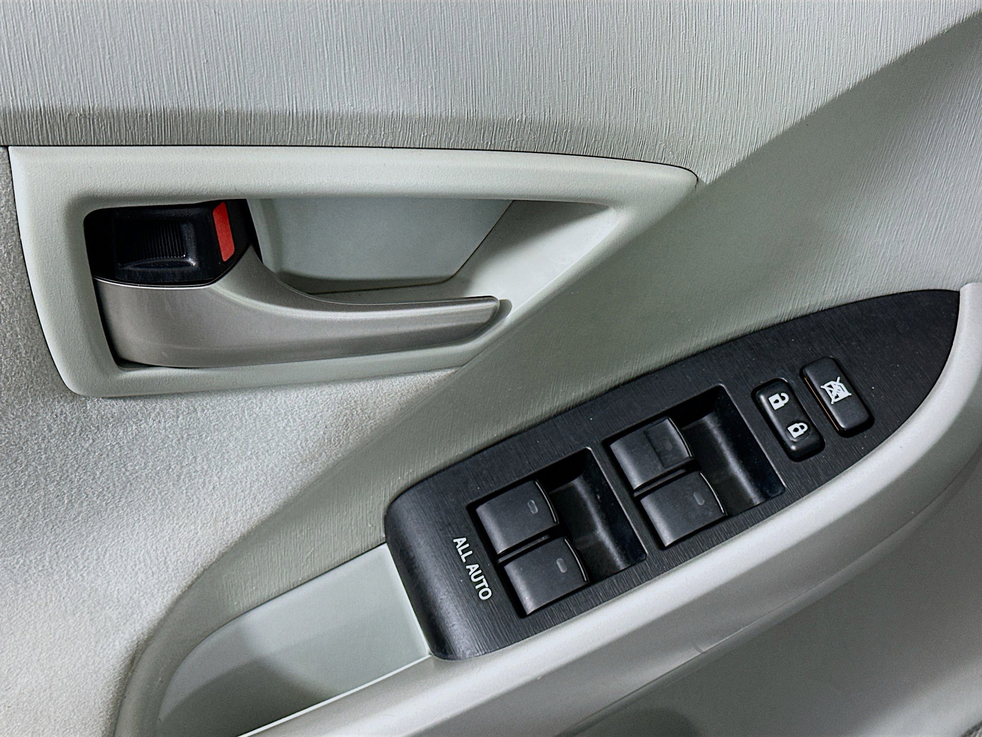 Used 2014 Toyota Prius Two FWD image 15