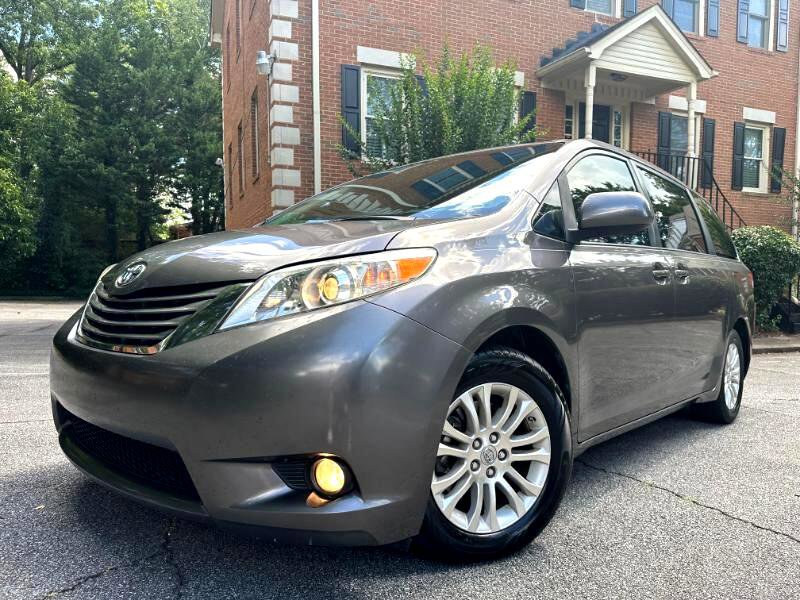 Used 2011 Toyota Sienna Limited image 2