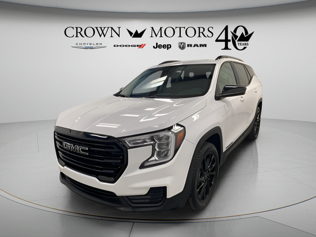Used 2023 GMC Terrain SLE w/ Driver Convenience Package AWD/4WD image 3