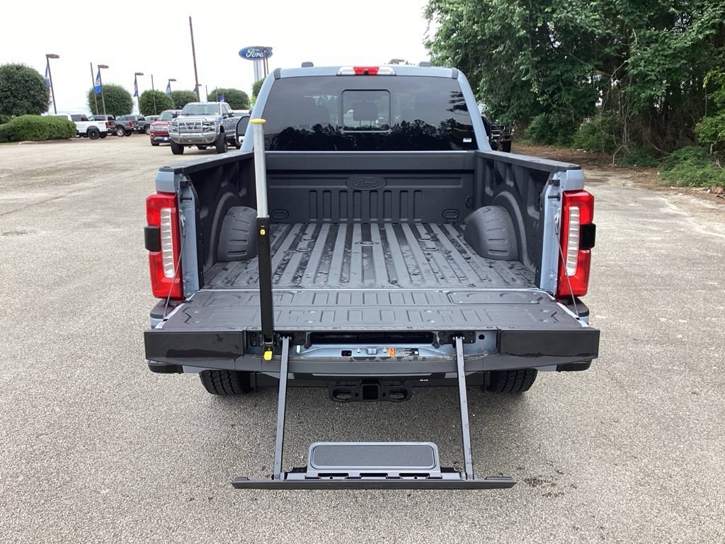 New 2026 Ford F250 Lariat w/ Black Appearance Package AWD/4WD image 13