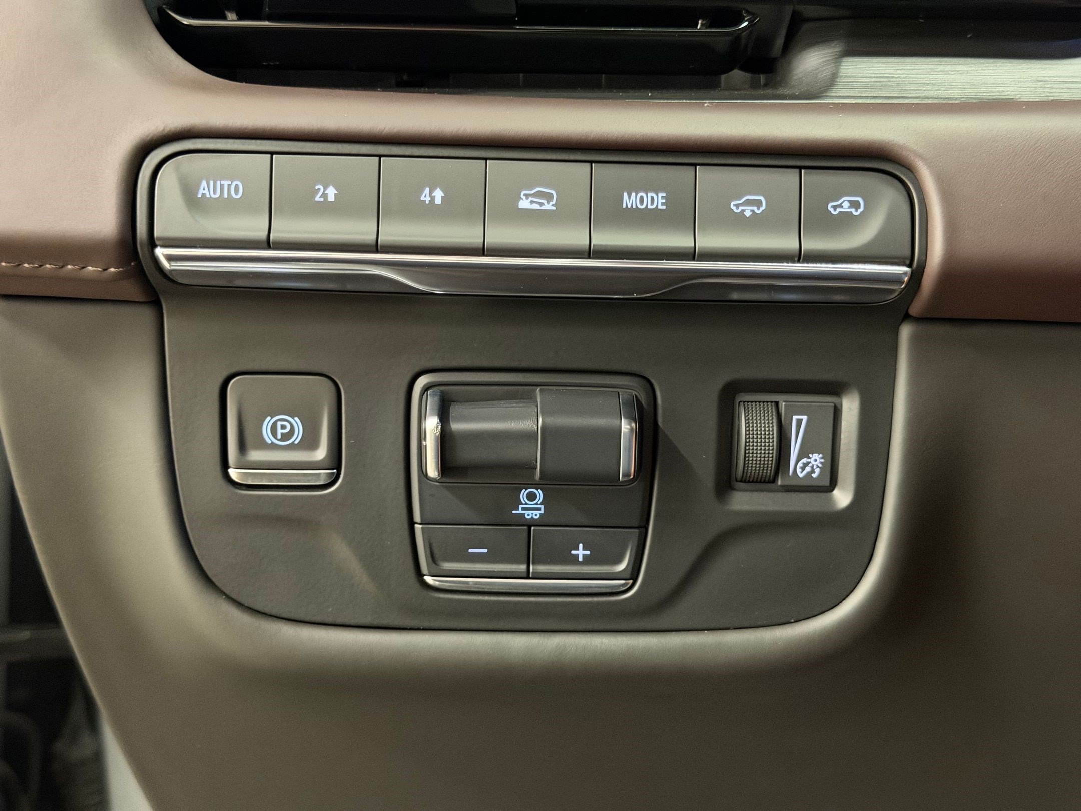 Used 2023 Cadillac Escalade Sport Platinum w/ LPO, ONYX Package AWD/4WD image 18