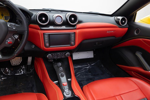 Used 2016 Ferrari California T image 18