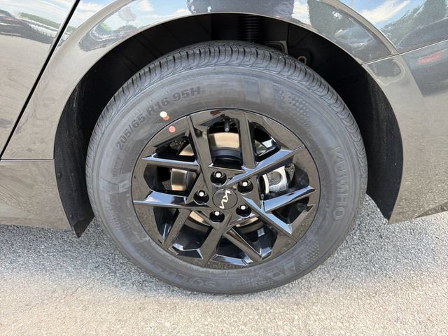 New 2026 Kia K5 LXS FWD image 25