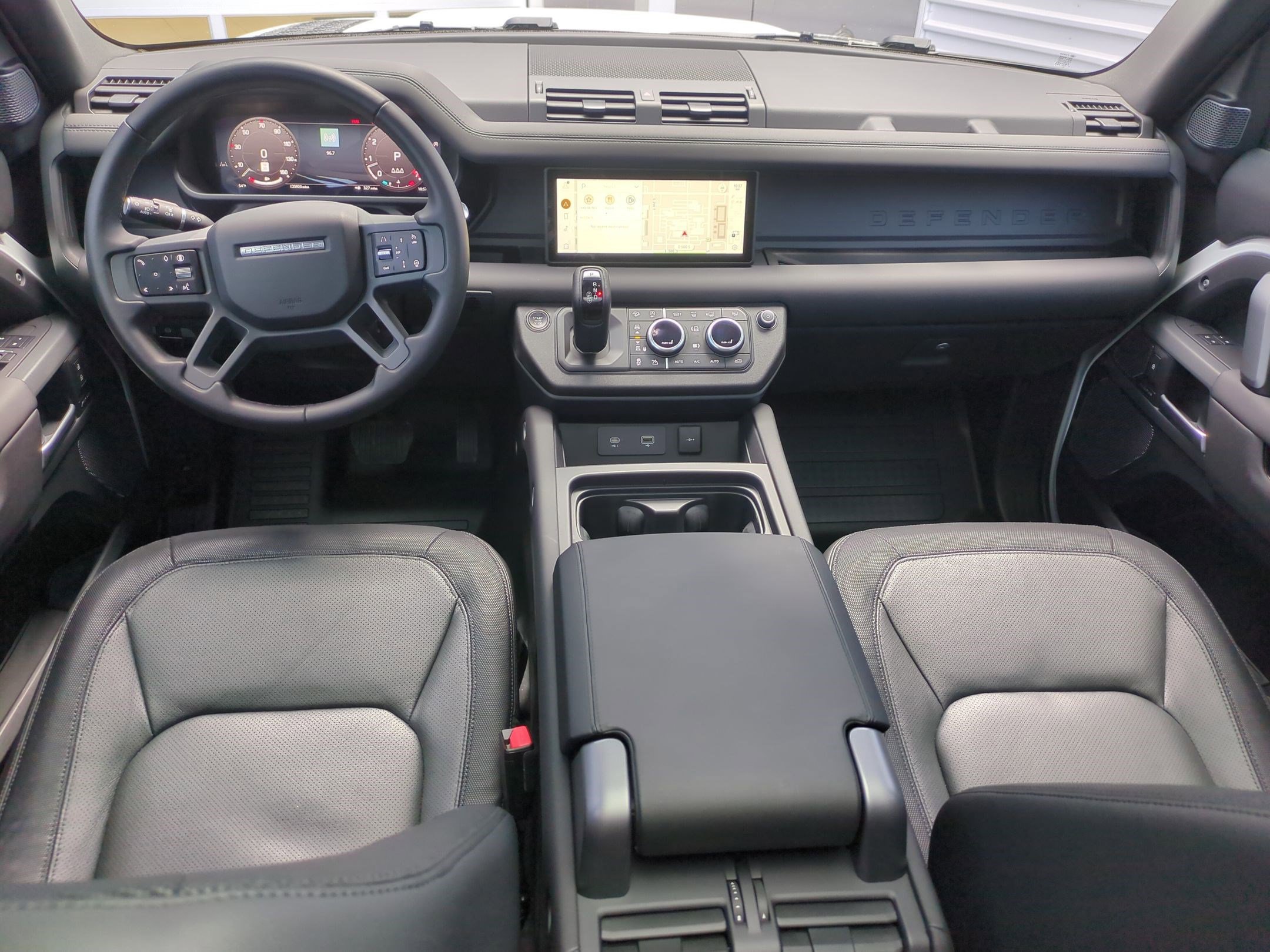 Used 2024 Land Rover Defender 110 X-Dynamic SE image 25