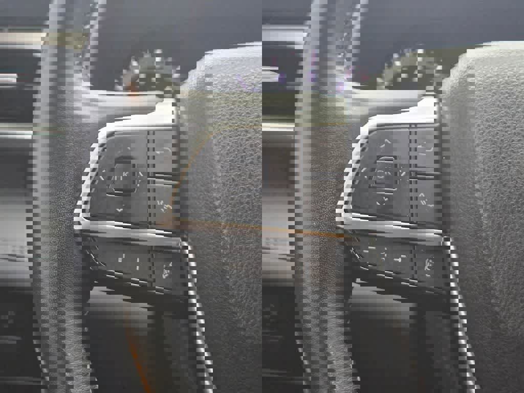 Used 2023 Toyota Highlander XLE image 10