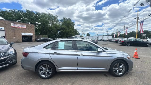 Used 2024 Volkswagen Jetta SE FWD image 4