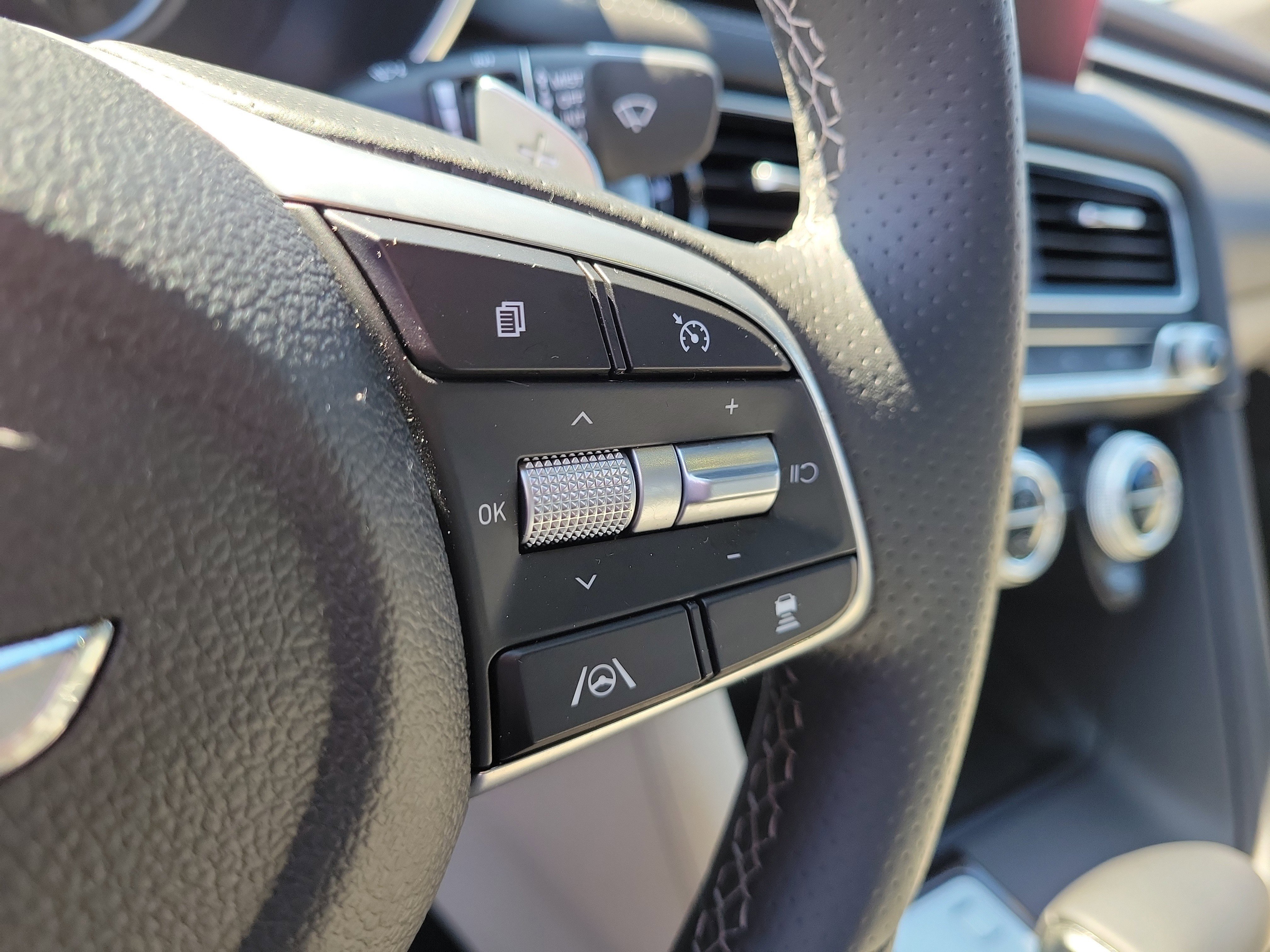 Used 2023 Genesis G70 2.0T RWD image 20
