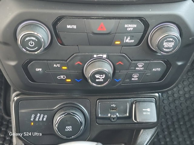 Used 2023 Jeep Renegade Latitude image 27