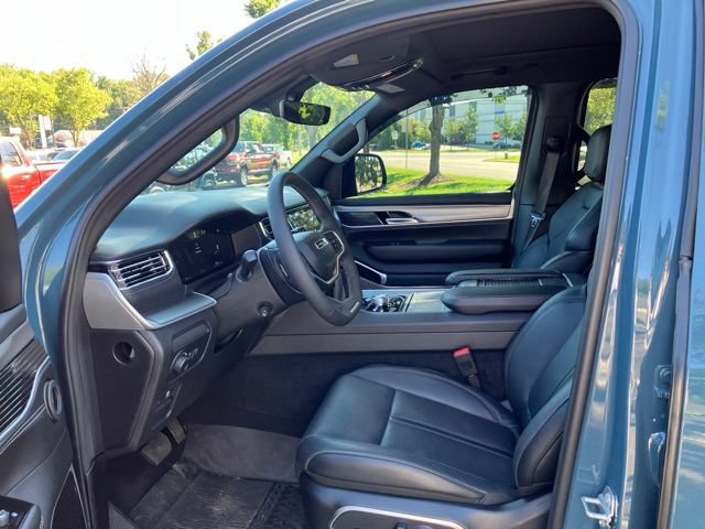 Used 2026 Jeep Grand Wagoneer Limited AWD/4WD image 13