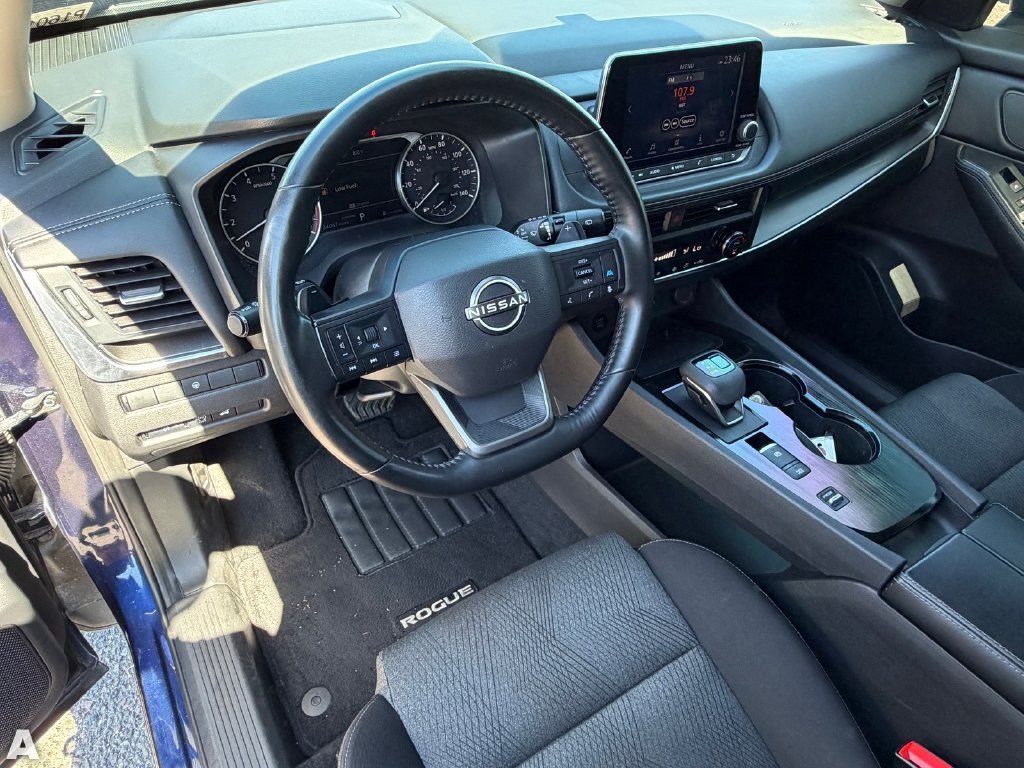 Used 2025 Nissan Rogue SV FWD image 14
