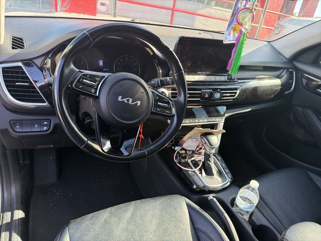 Used 2023 Kia Seltos EX image 7
