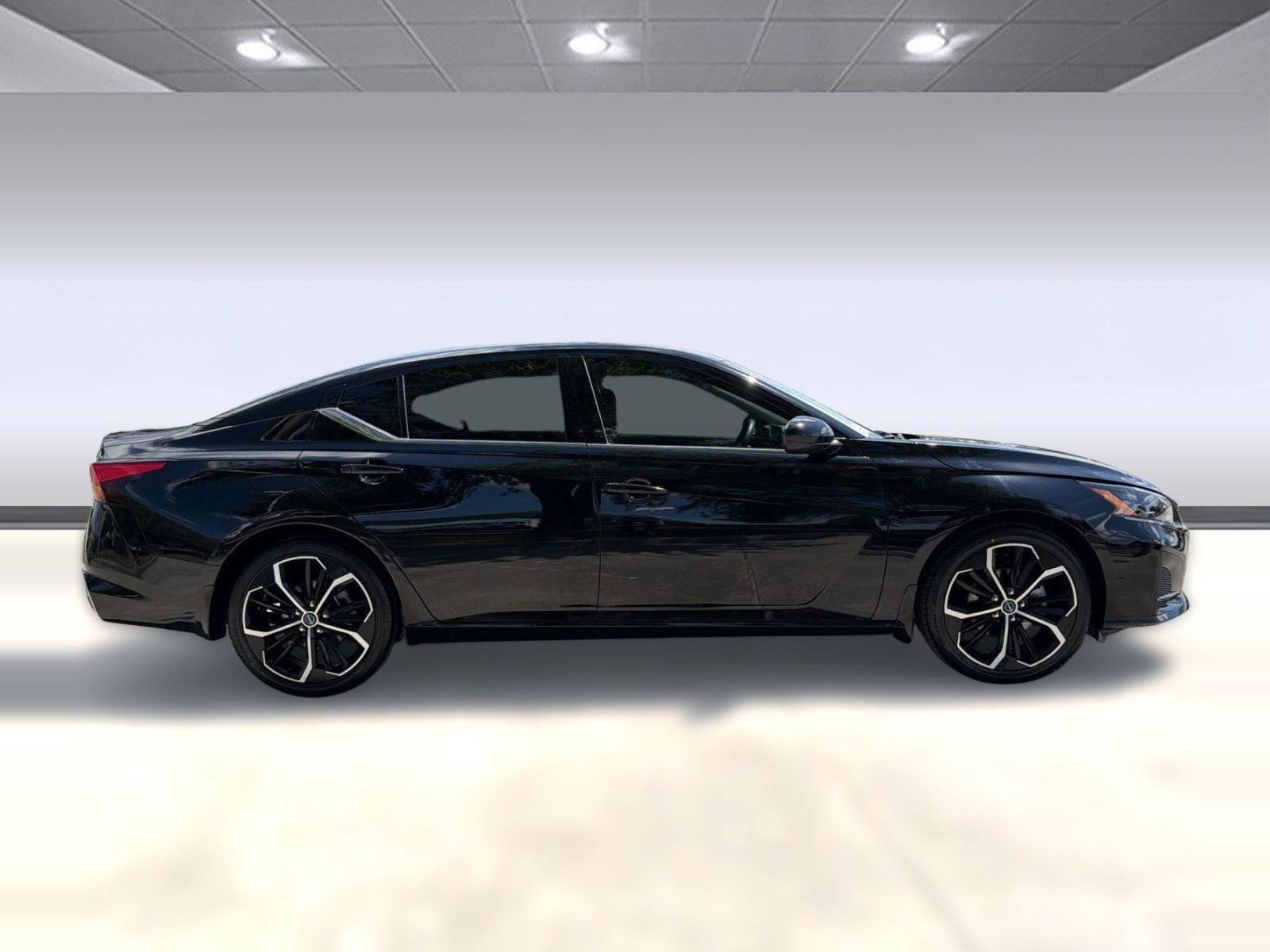 Used 2024 Nissan Altima 2.5 SR w/ SR Premium Package image 7