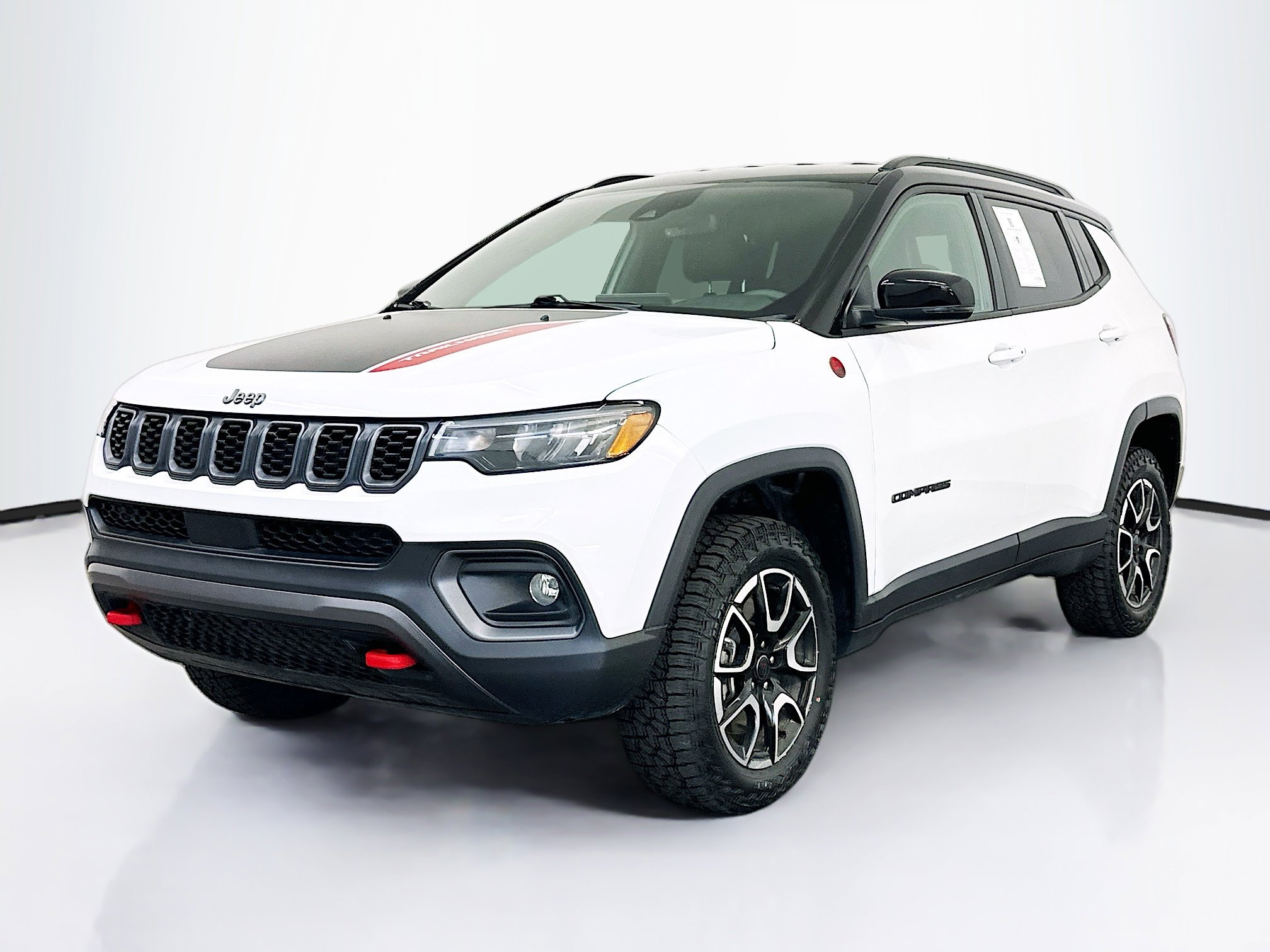Used 2025 Jeep Compass Trailhawk AWD/4WD image 3