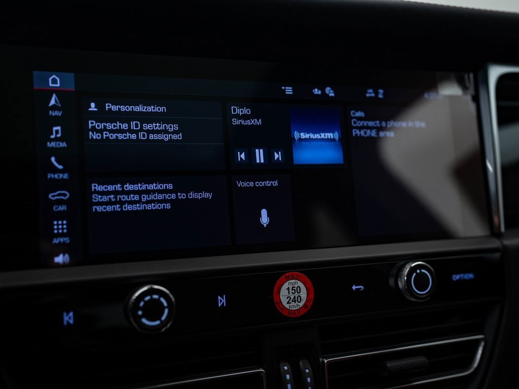 Certified 2025 Porsche Macan image 29