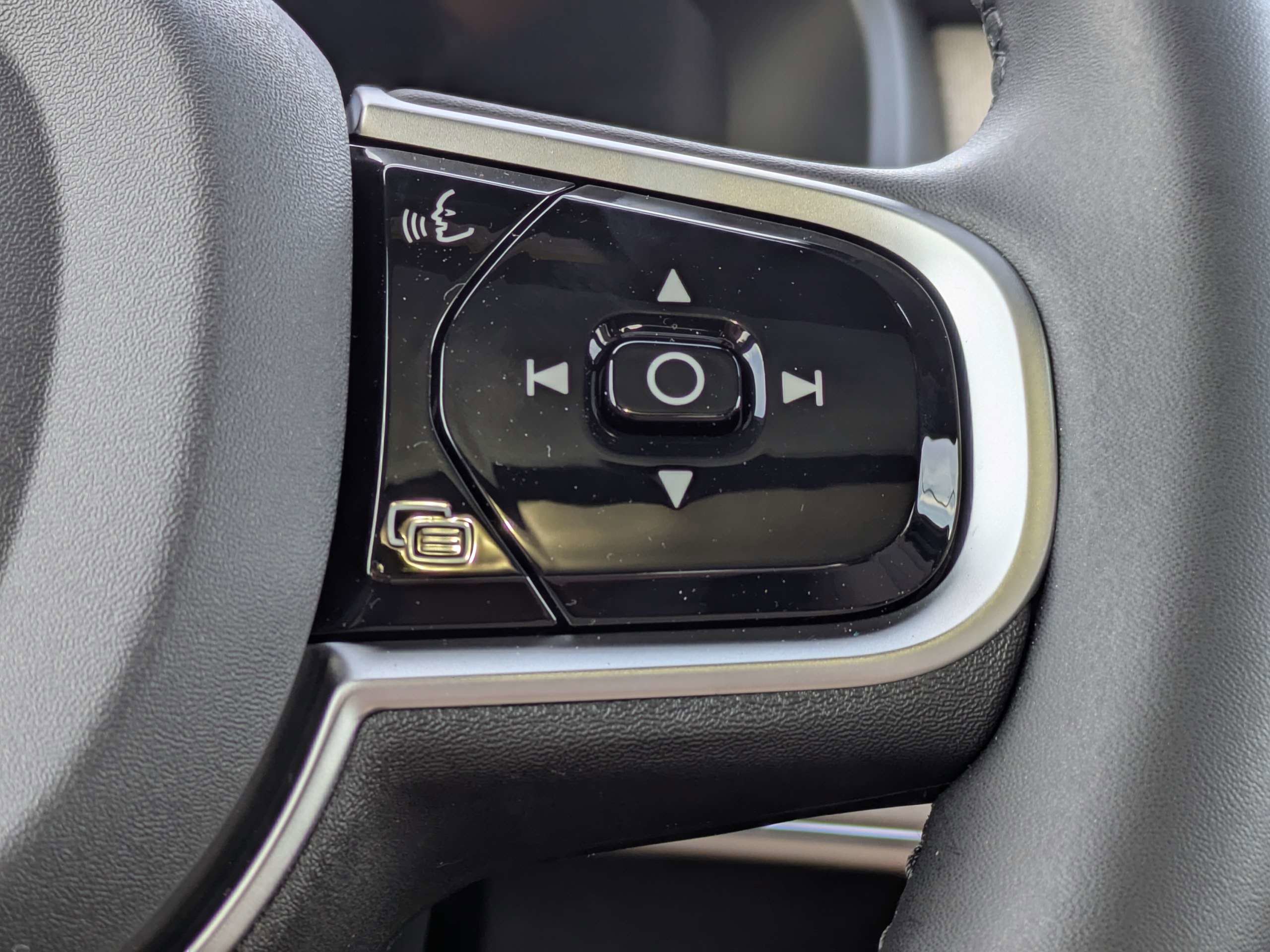 New 2026 Volvo XC90 B6 Plus w/ Protection Package Premier image 25