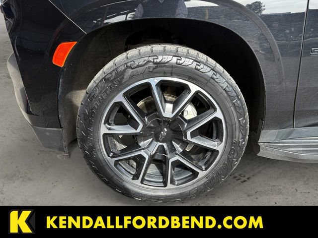 Used 2022 Chevrolet Suburban RST w/ Luxury Package AWD/4WD image 14