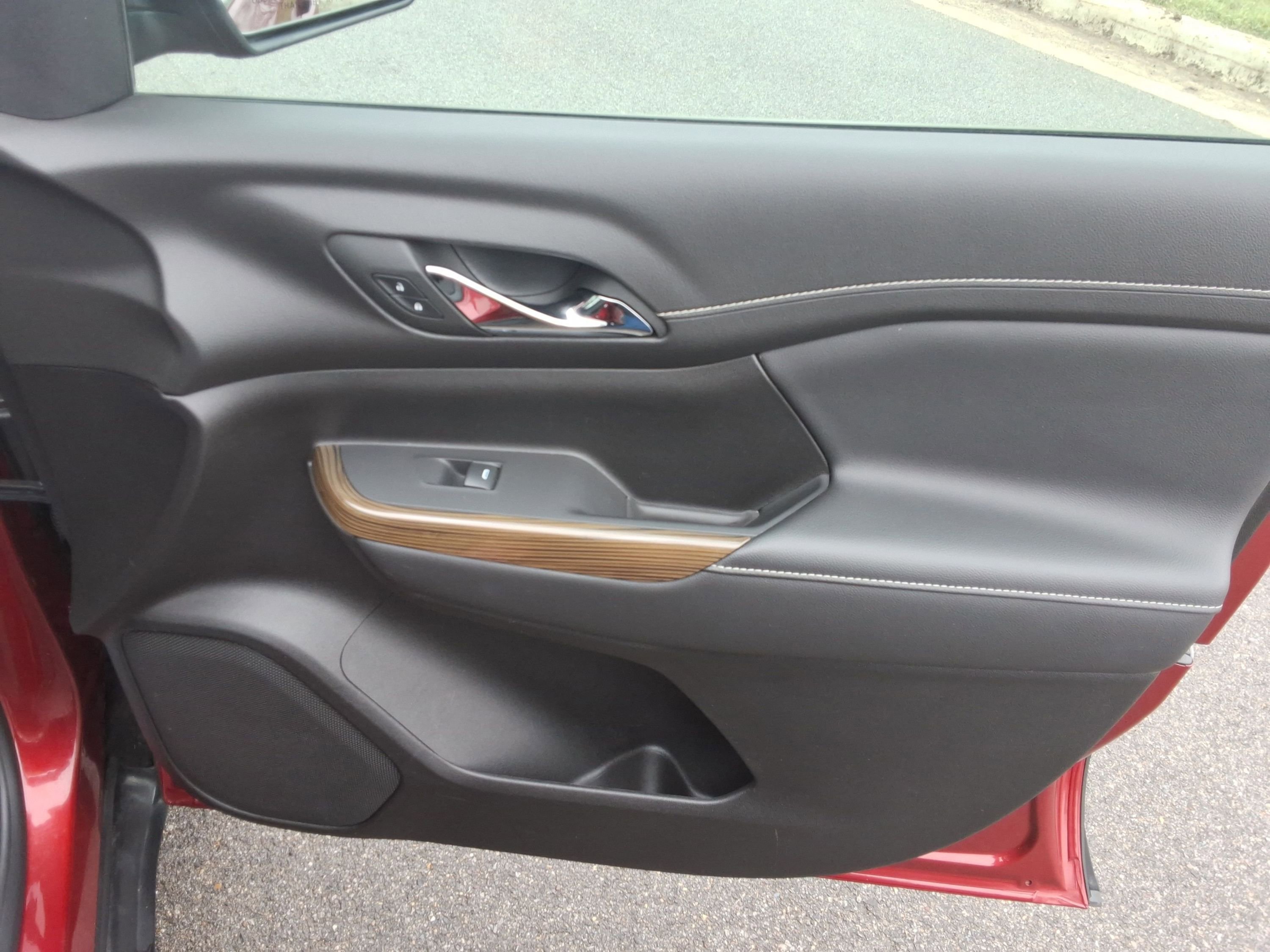 Used 2023 GMC Acadia SLE w/ Driver Convenience Package image 24