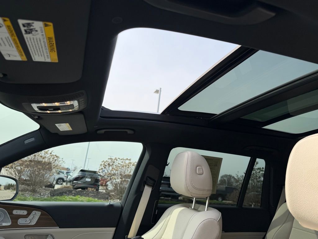 Used 2025 Mercedes-Benz GLS 450 4MATIC image 9