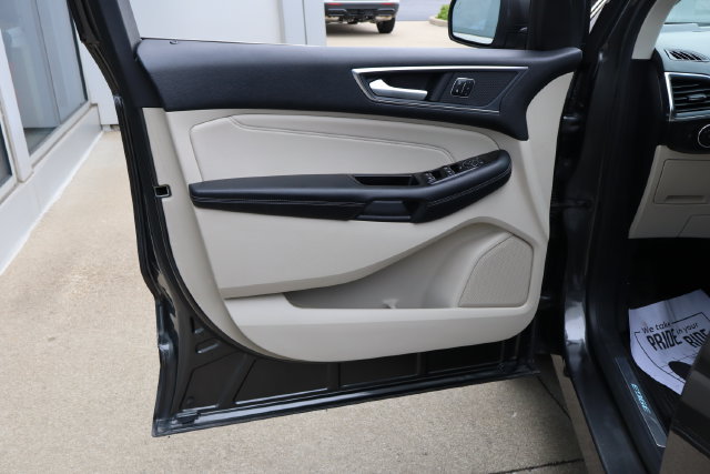 Used 2018 Ford Edge Titanium w/ Equipment Group 301A AWD/4WD image 13