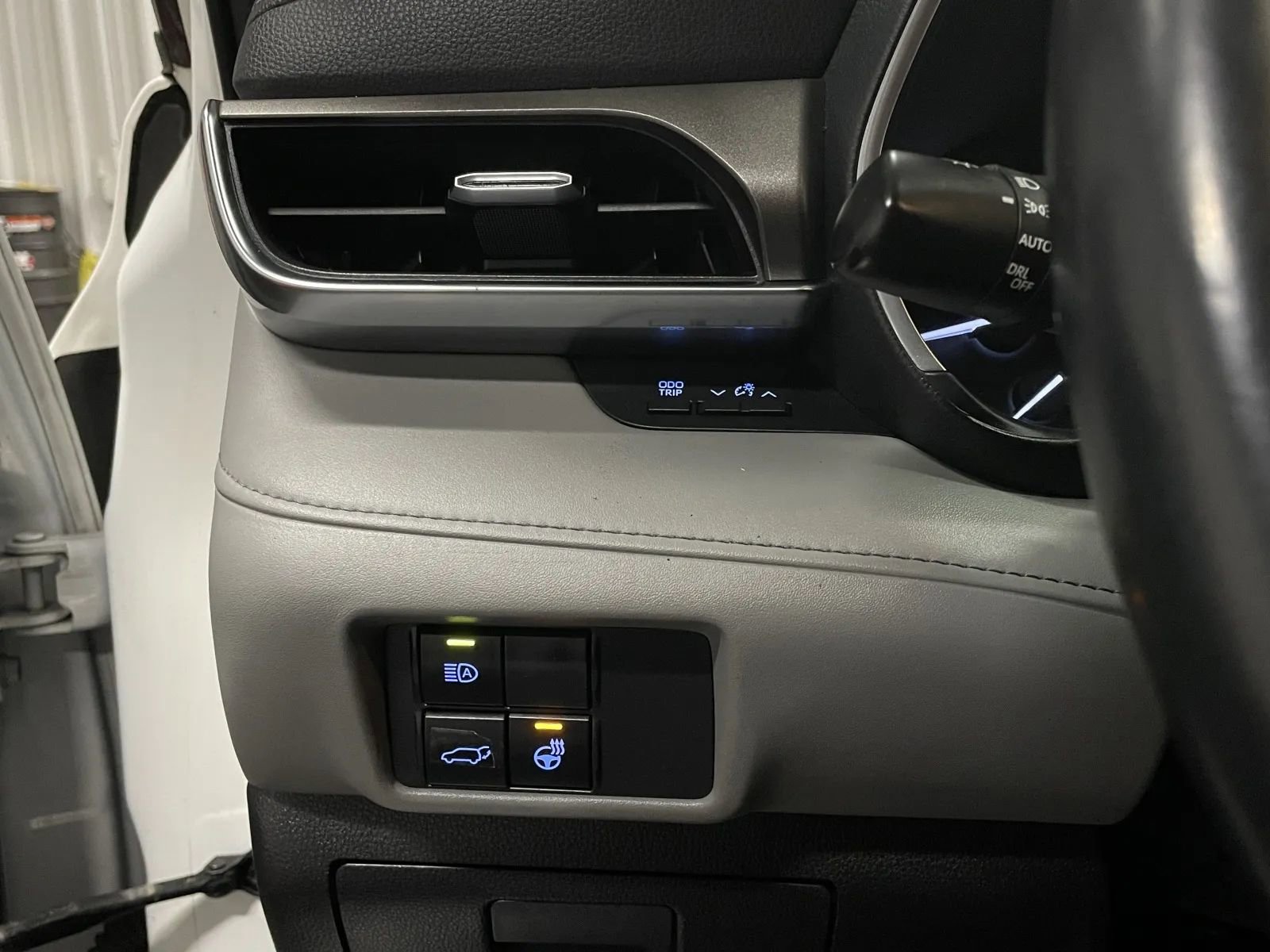 Used 2020 Toyota Highlander Limited image 27