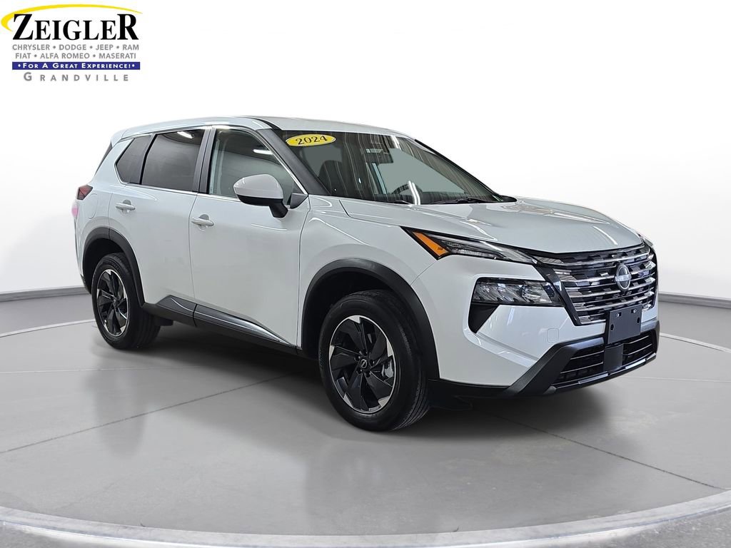Used 2024 Nissan Rogue SV AWD/4WD image 3