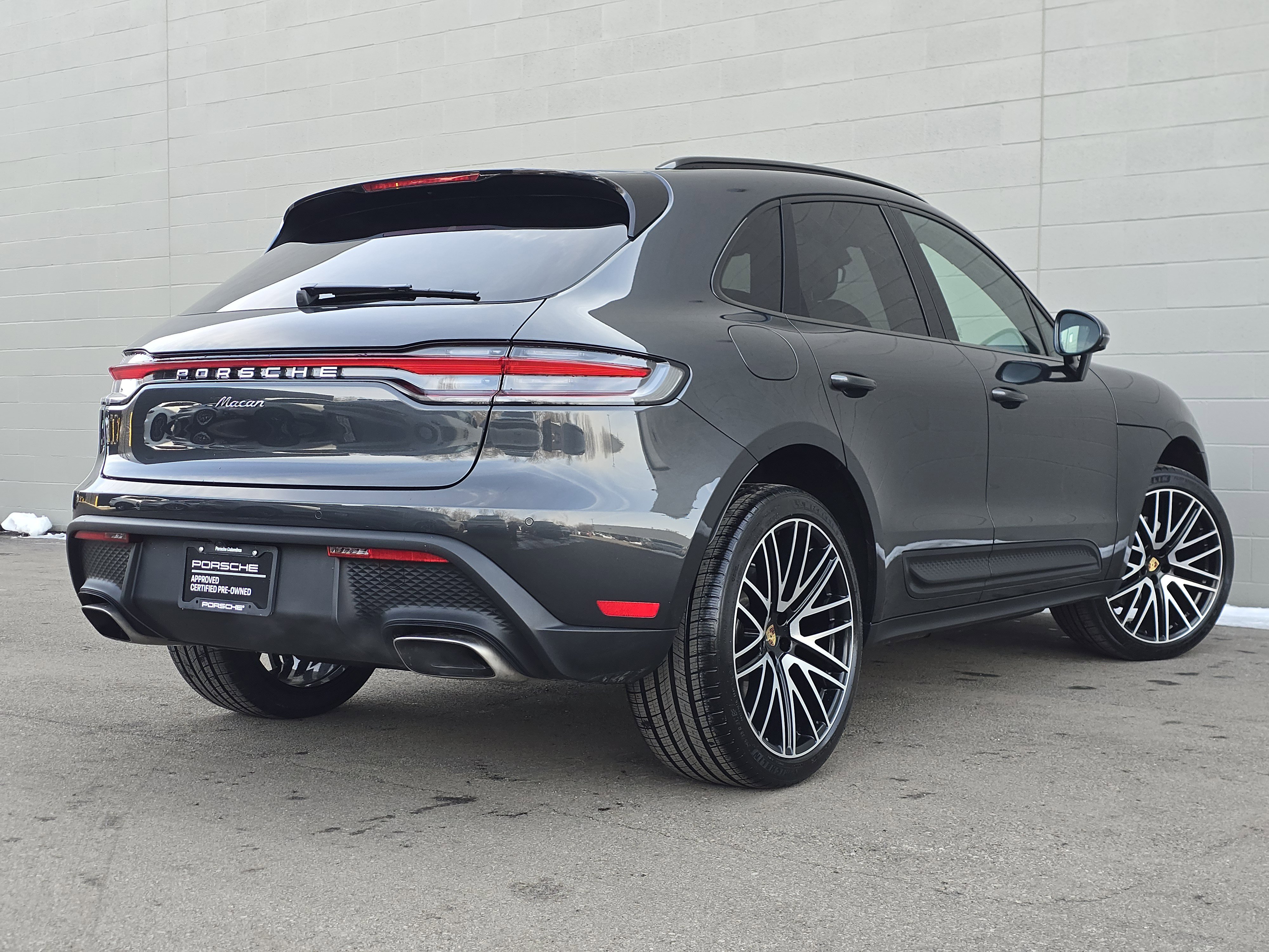 Certified 2025 Porsche Macan image 9
