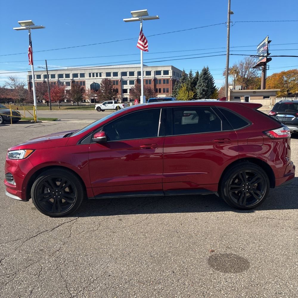 Used 2019 Ford Edge ST w/ Equipment Group 401A image 3