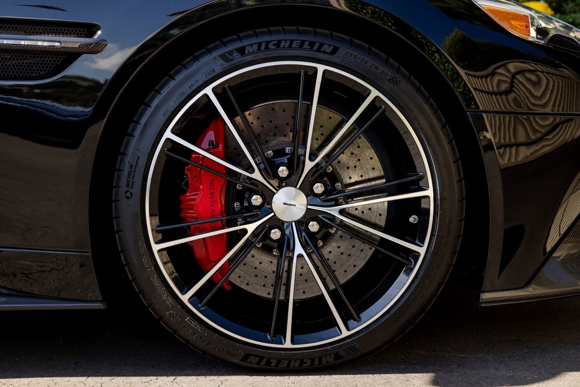 Used 2014 Aston Martin Vanquish Coupe image 24