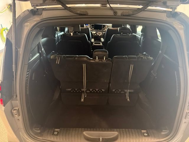 Used 2025 Chrysler Pacifica Select FWD image 15