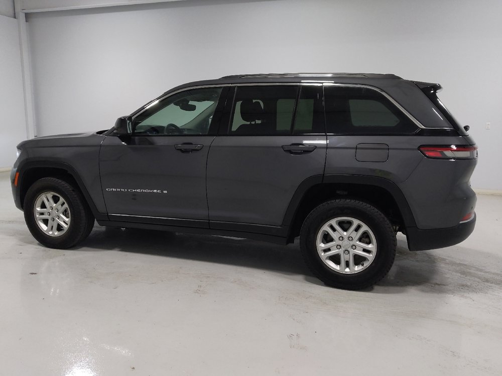 Used 2022 Jeep Grand Cherokee Laredo w/ Luxury Tech Group I AWD/4WD image 3