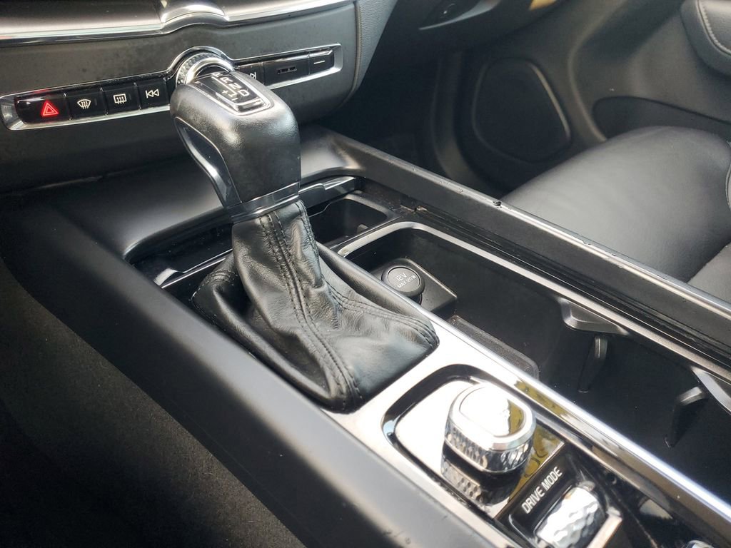 Used 2020 Volvo XC60 T5 Momentum w/ Protection Package Premier image 30