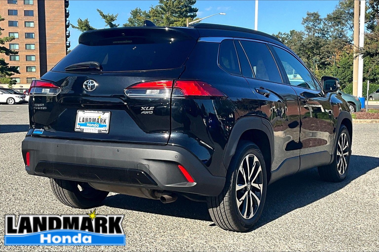 Used 2024 Toyota Corolla Cross XLE w/ Convenience Package AWD/4WD image 2