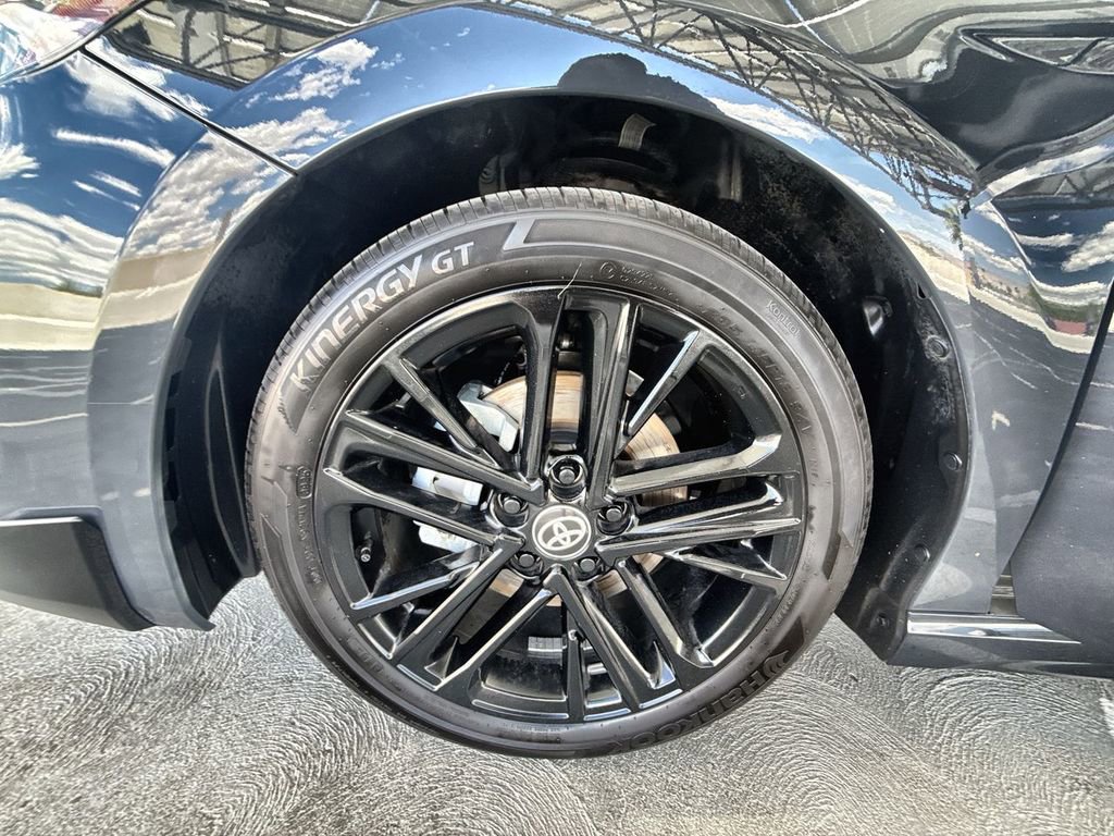 Used 2025 Toyota Camry SE image 25