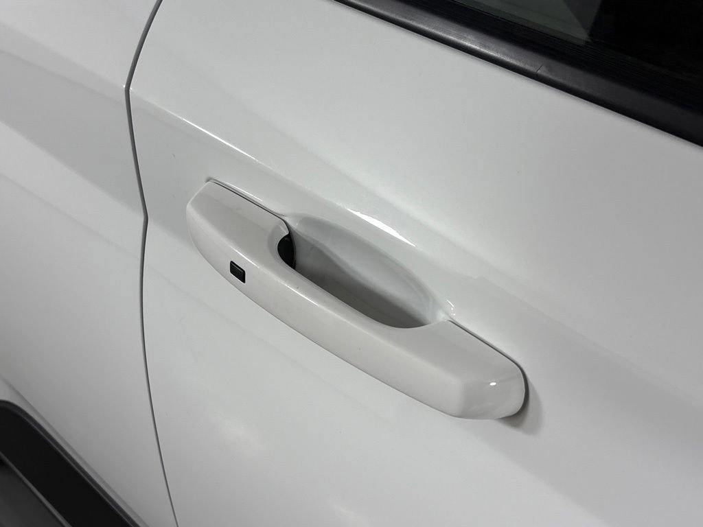 Used 2025 Hyundai Venue SEL FWD image 12
