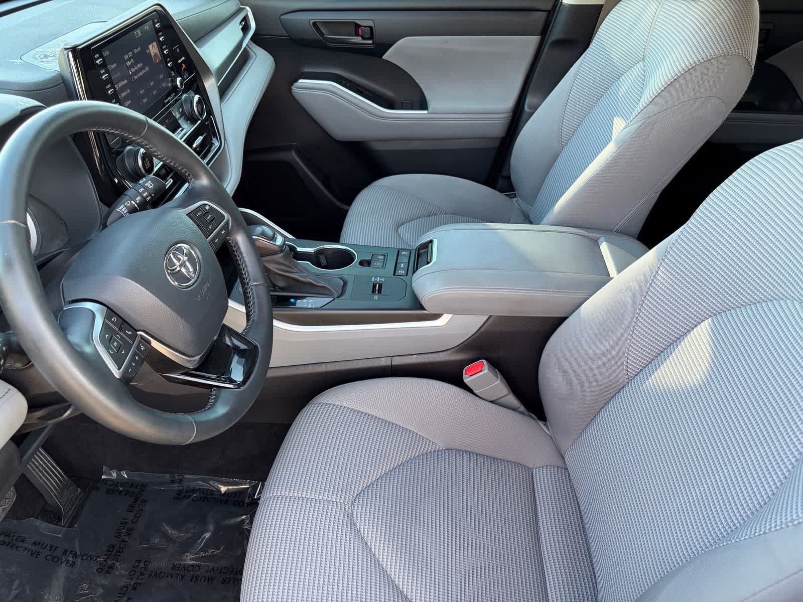 Used 2021 Toyota Highlander LE FWD image 14