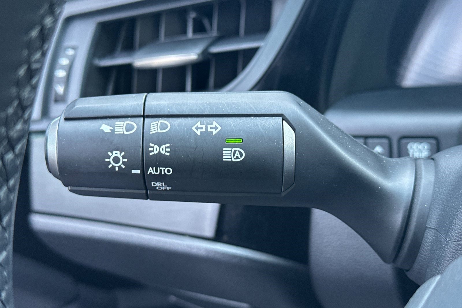 Certified 2025 Lexus ES 300h w/ Premium Package image 31